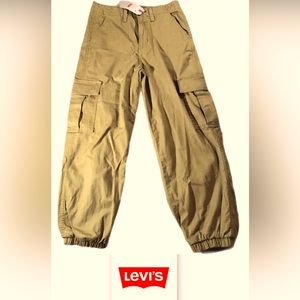 Levi’s Khaki Cargo Pants